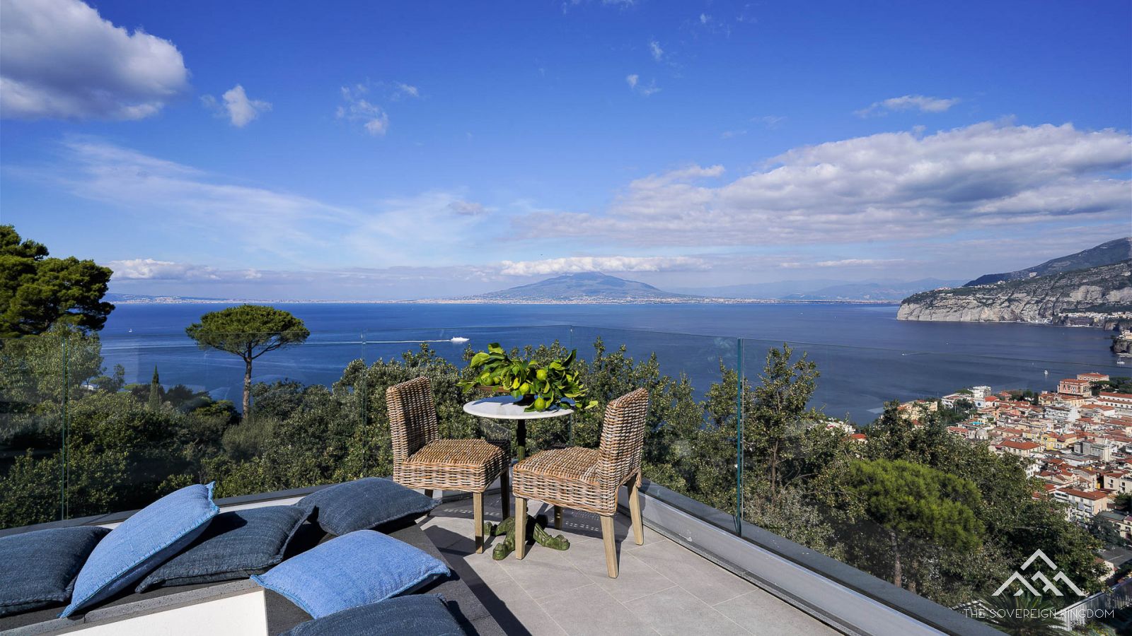 Spacious Sorrento Villa with Spectacular Views
