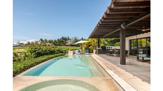 Porta Fortuna Villa With Pool, Bay and Golf Views