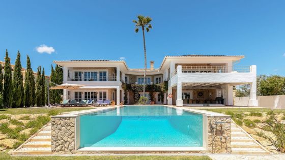 Luxury Clifftop Villa With Ocean Views in Algarve