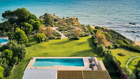 Contemporary Haven for Oceanfront Daydreaming