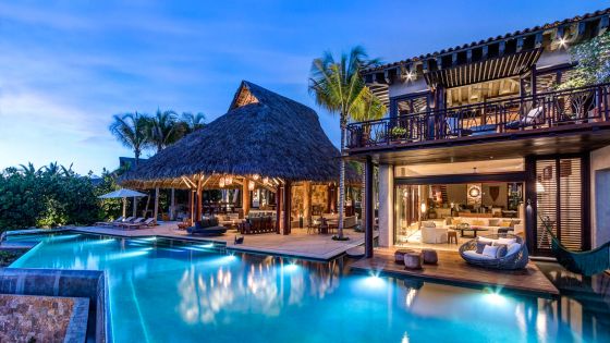 Impeccable Estate with In-House Spa, Gym and Home Cinema